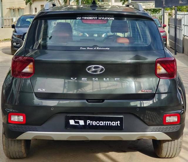https://images10.gaadi.com/usedcar_image/4593156/original/processed_49404f5161015709ea1ef059640a4f29.jpeg?imwidth=6402