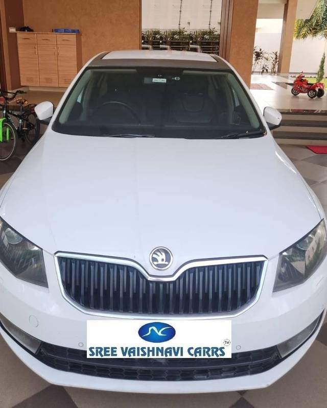 https://images10.gaadi.com/usedcar_image/4593161/original/processed_06ffd0494f2c46d4d5db58839bc9e703.jpeg?imwidth=6400