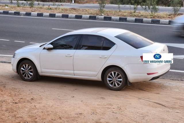 https://images10.gaadi.com/usedcar_image/4593161/original/processed_2814f9be48bafb51f91510dacdb1d277.jpeg?imwidth=6402