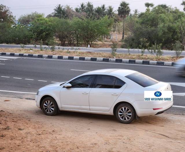 https://images10.gaadi.com/usedcar_image/4593161/original/processed_4a422813693ffc256634feee62d0b887.jpeg?imwidth=6401