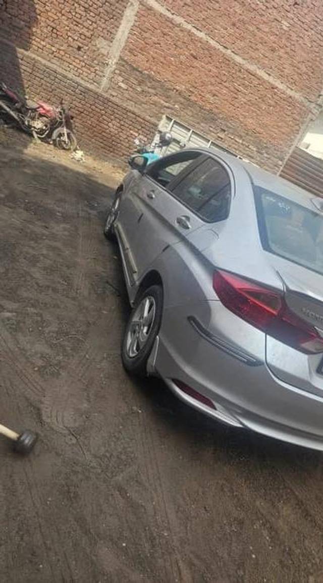 https://images10.gaadi.com/usedcar_image/4593164/original/processed_15c6089097a42adcf8b88e2ead5afdc0.jpg?imwidth=6402