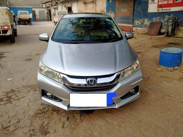 https://images10.gaadi.com/usedcar_image/4593164/original/processed_e872d6d5ed6b60e4d3e39228f464fbf6.jpg?imwidth=6400