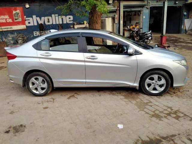 https://images10.gaadi.com/usedcar_image/4593164/original/processed_edce2d87dea457b7fe735265b8d13541.jpg?imwidth=6401