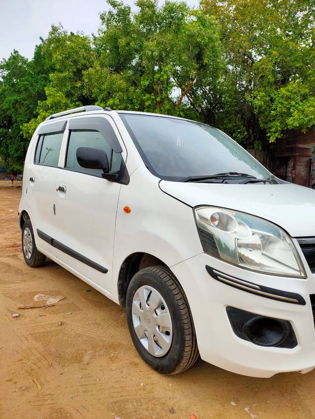 https://images10.gaadi.com/usedcar_image/4593166/original/63765ab3538830fd346806b6d9d27a5c.jpg?imwidth=6400