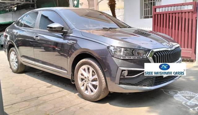 https://images10.gaadi.com/usedcar_image/4593168/original/processed_2f25d702a1d84840b539a15262af5a4d.jpeg?imwidth=6400