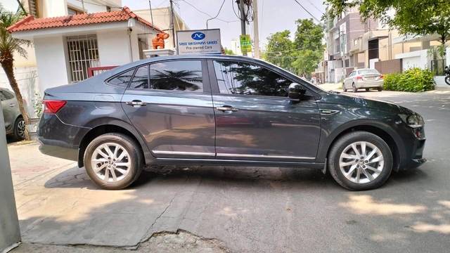 https://images10.gaadi.com/usedcar_image/4593168/original/processed_5ed31f46d5a6ed1587897ca5328bcf7b.jpeg?imwidth=6401