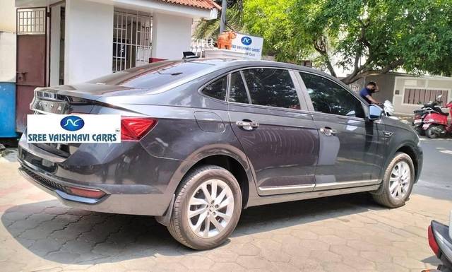 https://images10.gaadi.com/usedcar_image/4593168/original/processed_60aa8e628d656cfc948556f517136a03.jpeg?imwidth=6402