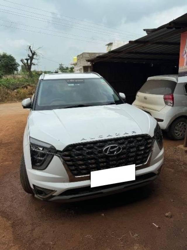 https://images10.gaadi.com/usedcar_image/4593172/original/processed_c6c36783-e7d0-47a9-9f48-831343815443.jpeg?imwidth=6401