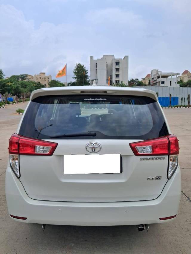 https://images10.gaadi.com/usedcar_image/4593198/original/processed_3af74838a55909cb785090c9f1389c7b.jpg?imwidth=6402