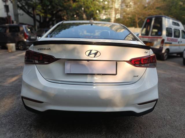 https://images10.gaadi.com/usedcar_image/4593202/original/processed_e3f1520007f091d69ba5d55b8c50efa9.jpg?imwidth=6401