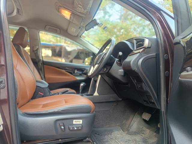https://images10.gaadi.com/usedcar_image/4593207/original/565b39518e0f22367cc3a31a44e0d568.jpg?imwidth=6401