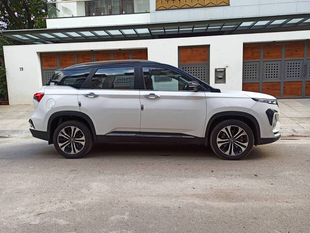 https://images10.gaadi.com/usedcar_image/4593211/original/processed_43755a3f4bc8f345ba67a85cb64c2807.jpg?imwidth=6401