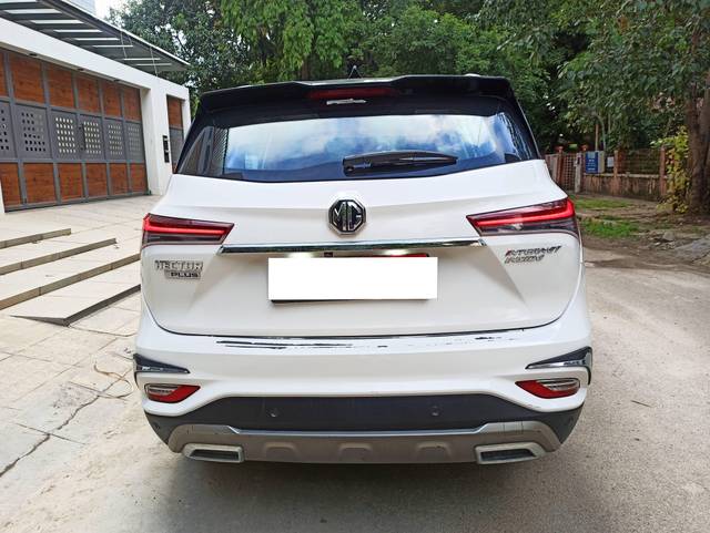 https://images10.gaadi.com/usedcar_image/4593211/original/processed_b83fb0a4d5145e1db26bcf7215cb703d.jpg?imwidth=6402