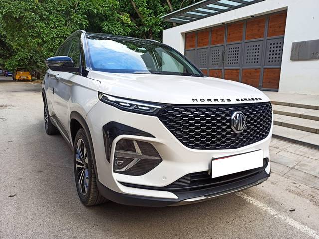 https://images10.gaadi.com/usedcar_image/4593211/original/processed_dbfeab236fef7de9f7b9bd9d35590fcc.jpg?imwidth=6400