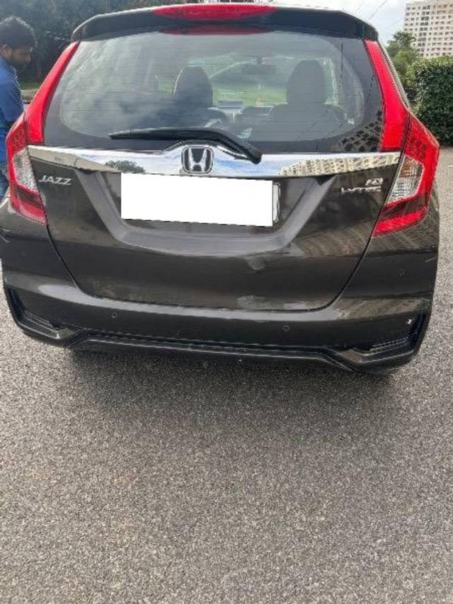 https://images10.gaadi.com/usedcar_image/4593263/original/processed_5d78f3b0-d1ba-4c98-8b99-364536d4eb6c.jpeg?imwidth=6400