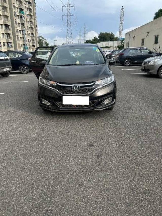 https://images10.gaadi.com/usedcar_image/4593263/original/processed_b83f72ad-ecb3-4ebf-8430-143d983606c4.jpeg?imwidth=6401