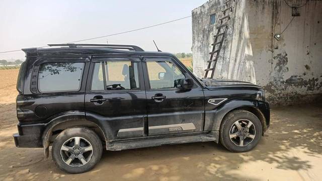 https://images10.gaadi.com/usedcar_image/4593266/original/processed_a4825eda-9b8e-4e84-ba65-6690862d731f.jpg?imwidth=6400
