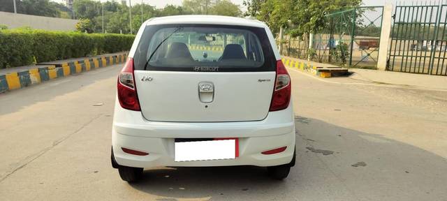 https://images10.gaadi.com/usedcar_image/4593278/original/processed_21037f39-2953-4cf7-bec2-dd6668e235db.jpg?imwidth=6402
