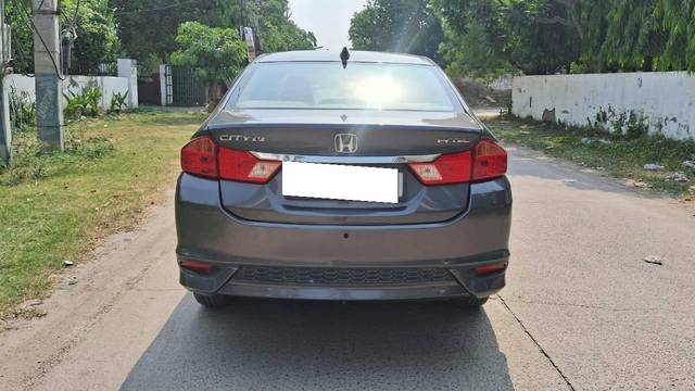 https://images10.gaadi.com/usedcar_image/4593289/original/processed_db89f4057e86f46684c6f082f6660b21.jpg?imwidth=6402