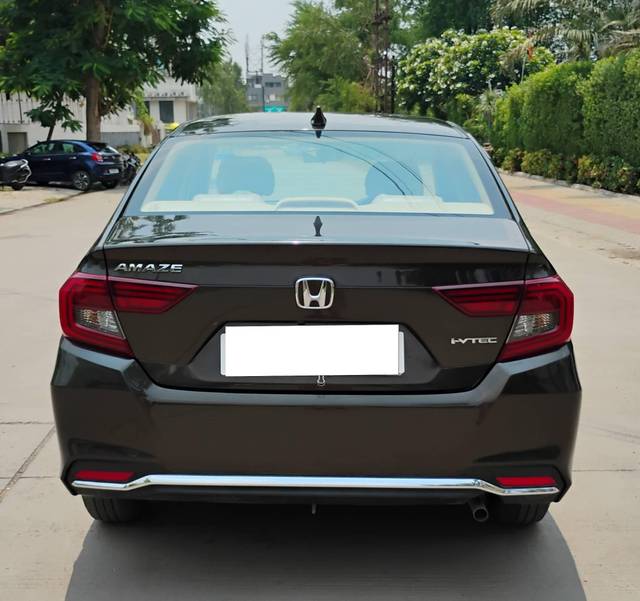 https://images10.gaadi.com/usedcar_image/4593295/original/processed_e574a7b07dbbd382817f0a347ea5393c.jpg?imwidth=6401