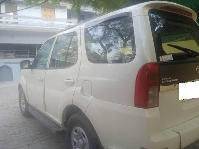 https://images10.gaadi.com/usedcar_image/4593297/original/processed_fb34dfad-a91d-4db5-b5c9-f5fd0ffb5647.jpg?imwidth=6401