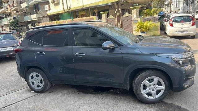 https://images10.gaadi.com/usedcar_image/4593305/original/processed_db26ea2f-6d9f-497b-bef0-ac89ae2378c1.jpeg?imwidth=6402