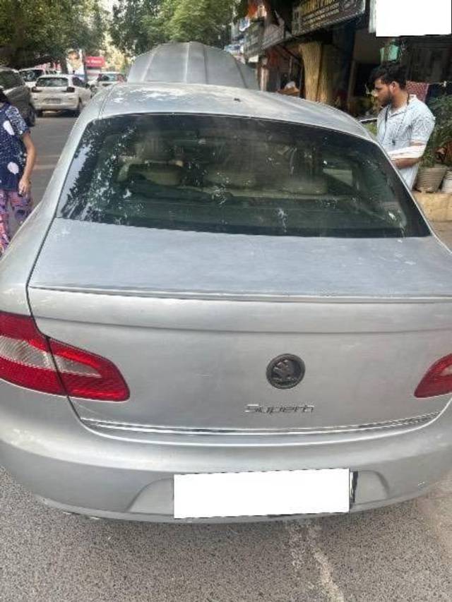 https://images10.gaadi.com/usedcar_image/4593313/original/processed_processed_10e2f379-b3b5-4cf5-827e-771db9d8d380.jpg?imwidth=6402