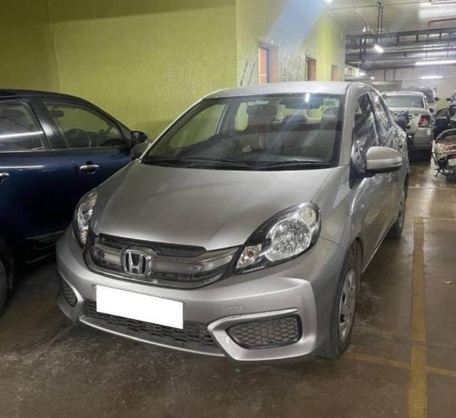 https://images10.gaadi.com/usedcar_image/4593349/original/processed_f6e84bee-3889-410d-8329-9eb3de0bf0fd.jpeg?imwidth=6401