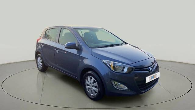 https://images10.gaadi.com/usedcar_image/4593361/original/cee033b3562b93b2b805a17200118dd8.jpg?imwidth=6400