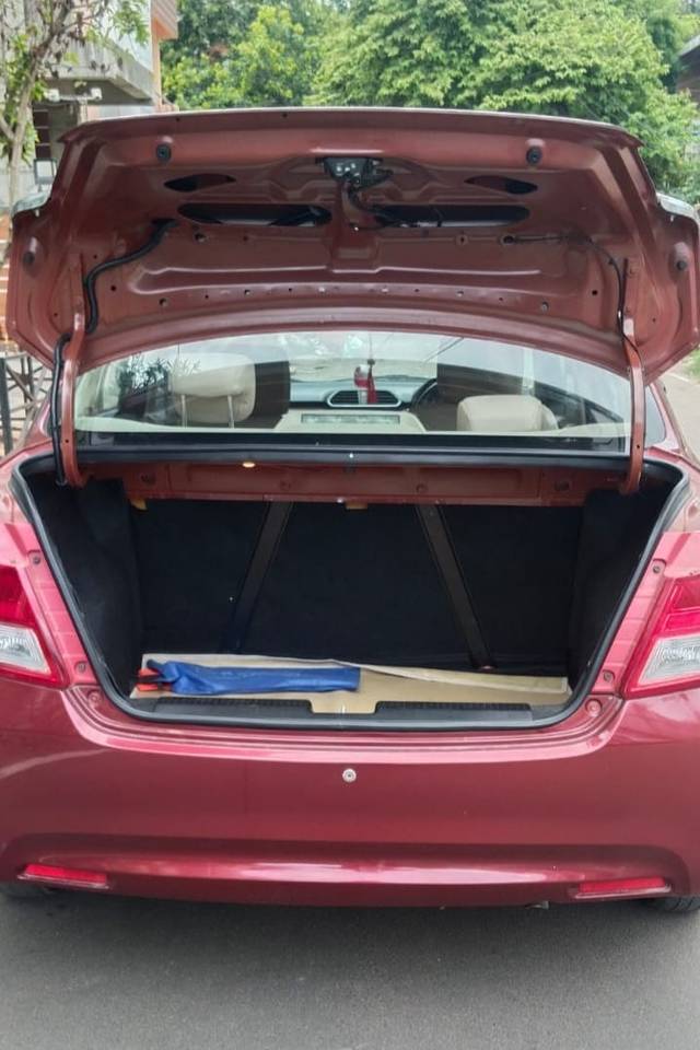 https://images10.gaadi.com/usedcar_image/4593374/original/368339f51f2387a7a70c859808799c3a.jpg?imwidth=6402