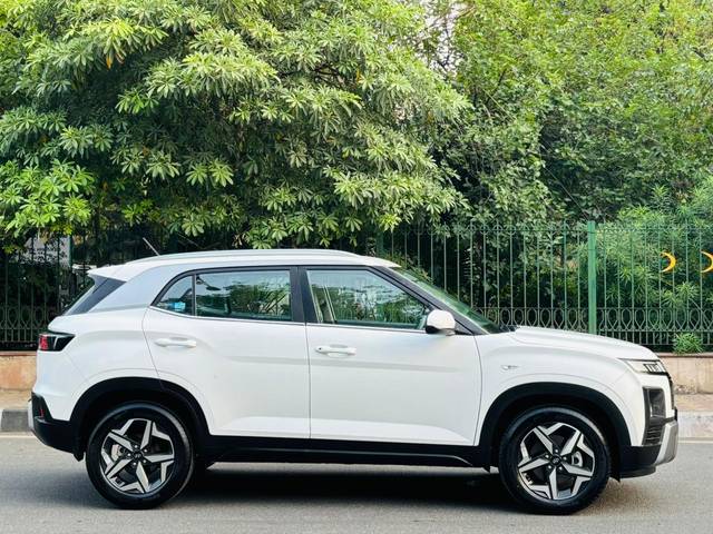 https://images10.gaadi.com/usedcar_image/4593376/original/ee3748c5cb0f63a418616123e18929cd.jpg?imwidth=6401