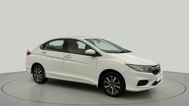 https://images10.gaadi.com/usedcar_image/4593378/original/79be6ca02a9104bc7873c1105290acec.jpg?imwidth=6400