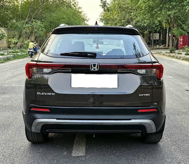 https://images10.gaadi.com/usedcar_image/4593398/original/processed_65247aadcd2469dd3650d7107cefa2b8.jpg?imwidth=6402