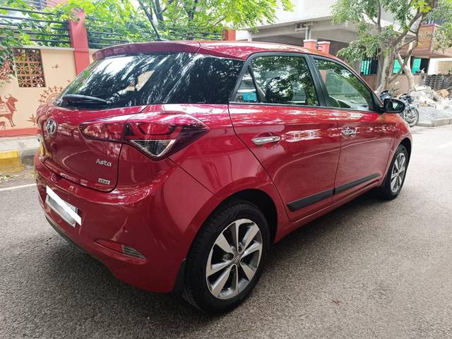 https://images10.gaadi.com/usedcar_image/4593450/original/processed_fe7f9acc8b7a2236b71647a5245b082a.jpg?imwidth=6402