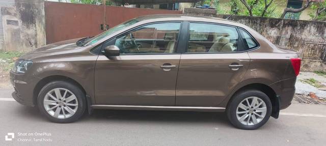 https://images10.gaadi.com/usedcar_image/4593453/original/processed_1d1a25fbb1ee44d59f18f2d31de5c102.jpg?imwidth=6402