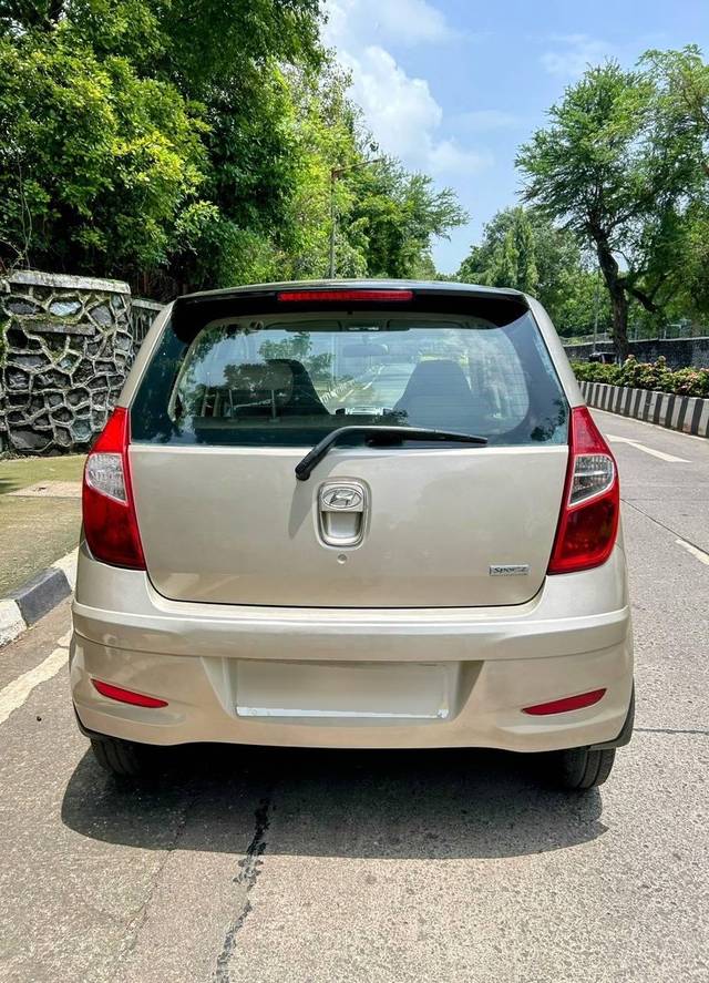 https://images10.gaadi.com/usedcar_image/4593454/original/processed_8d3d9da1708cf4f3ce48179acf6d1be6.jpeg?imwidth=6402