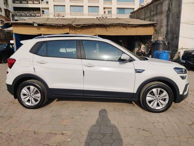 https://images10.gaadi.com/usedcar_image/4593464/original/processed_57e46dd4873512d65e4f184712562fbe.jpeg?imwidth=6401