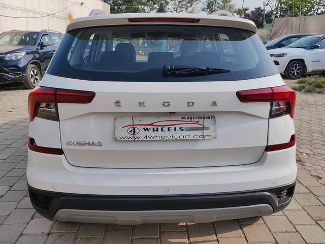 https://images10.gaadi.com/usedcar_image/4593464/original/processed_df4dcf3f10c925675df2da68f8a47d9d.jpeg?imwidth=6402