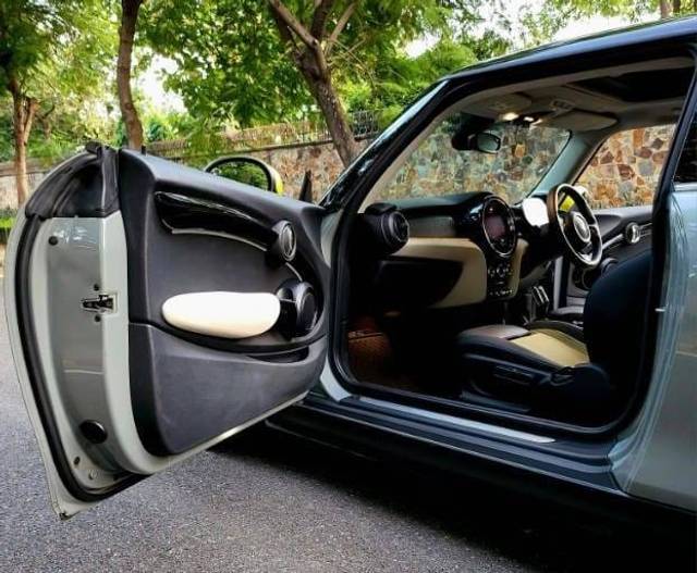 https://images10.gaadi.com/usedcar_image/4593484/original/a3194c5c8ac35b14c4c48dc436e3c6ee.jpeg?imwidth=6402