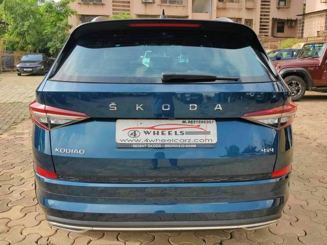https://images10.gaadi.com/usedcar_image/4593494/original/processed_1dcd8130ee234cfea477e0ab697a8274.jpeg?imwidth=6402