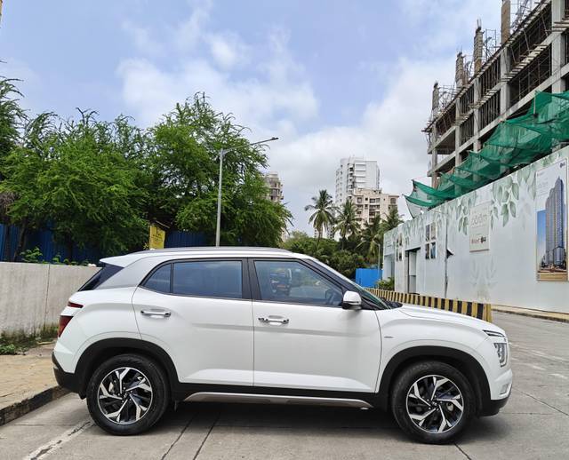 https://images10.gaadi.com/usedcar_image/4593502/original/processed_8b4b55efbc49c2b84e35c34a08fabfc5.jpg?imwidth=6401