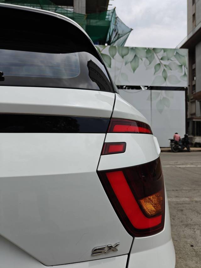 https://images10.gaadi.com/usedcar_image/4593502/original/processed_cdf7f8dd2f53fa4929d25cce27ff31f0.jpg?imwidth=6402