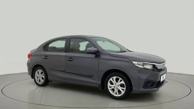 https://images10.gaadi.com/usedcar_image/4593530/original/4c2818eaf6f10fdea0a175c3bd336688.jpg?imwidth=6400