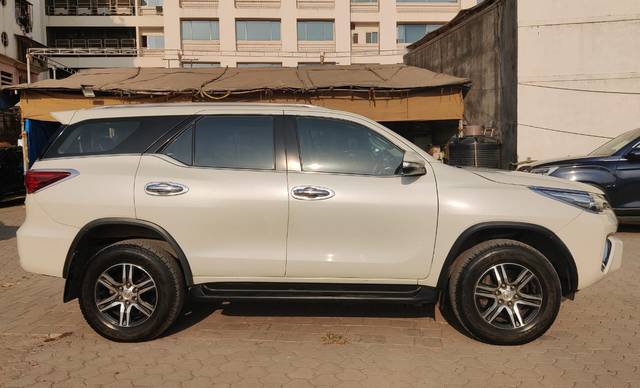https://images10.gaadi.com/usedcar_image/4593548/original/21ba5b704928dbf42f0451a54ce4b781.jpeg?imwidth=6401