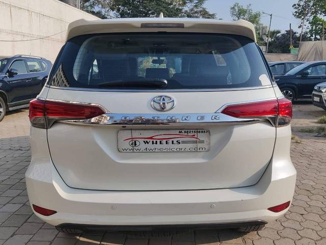 https://images10.gaadi.com/usedcar_image/4593548/original/processed_e9cd86538b6a0a326b15349aa3384afe.jpeg?imwidth=6402