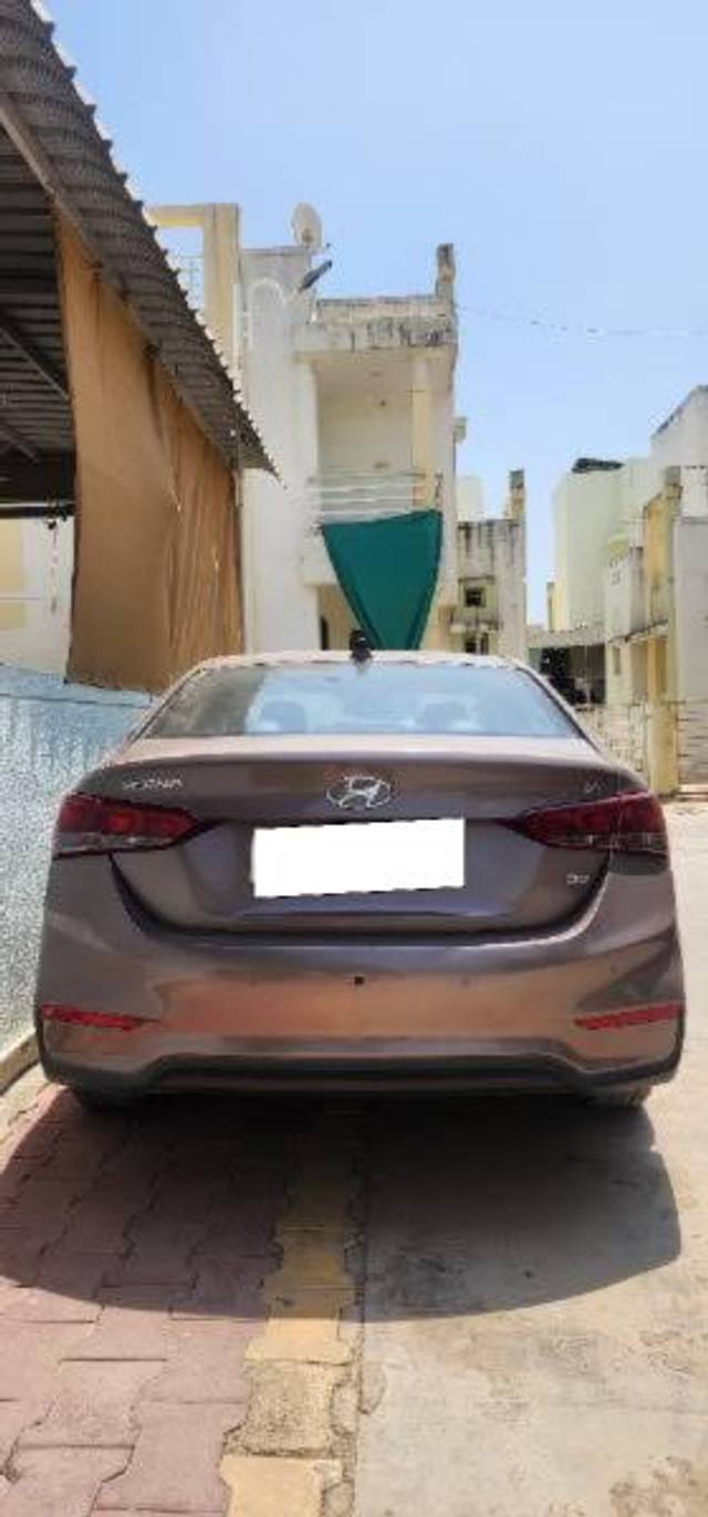 https://images10.gaadi.com/usedcar_image/4593554/original/processed_2a44d1c2-bd26-4def-9681-35ea9eafb913.jpg?imwidth=6402