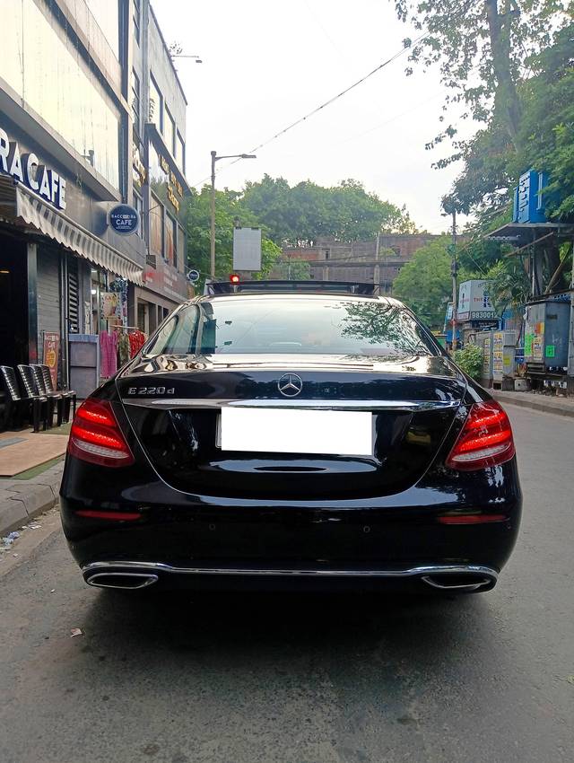 https://images10.gaadi.com/usedcar_image/4593638/original/processed_21352af2e4054e5bd82a9c200b53f890.jpg?imwidth=6402