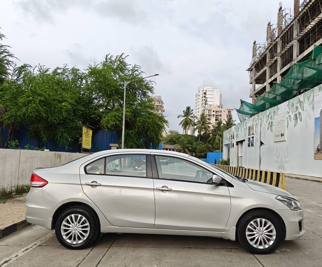 https://images10.gaadi.com/usedcar_image/4593653/original/processed_f5ae5ba6ab6c3588c83097b418f442da.jpg?imwidth=6401