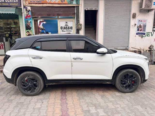https://images10.gaadi.com/usedcar_image/4593656/original/processed_processed_f2cbf456-a17f-43a0-83af-7acc64b10286.jpg?imwidth=6401