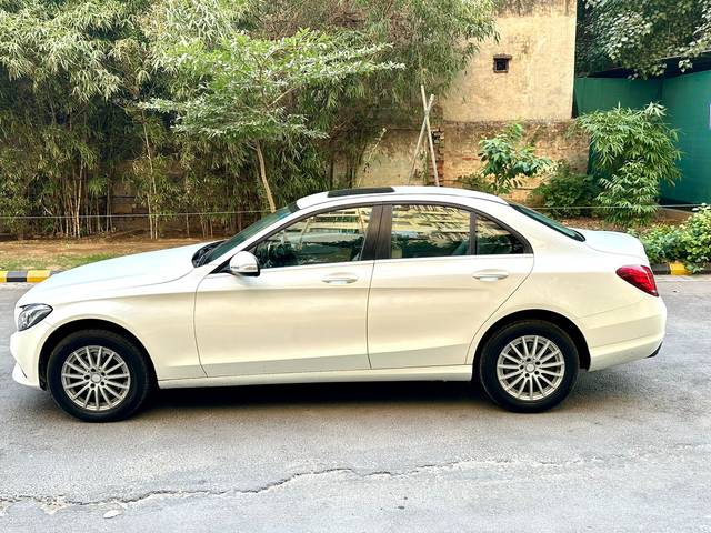 https://images10.gaadi.com/usedcar_image/4593663/original/c842f16e0929c11635549f2e99998a47.jpg?imwidth=6402